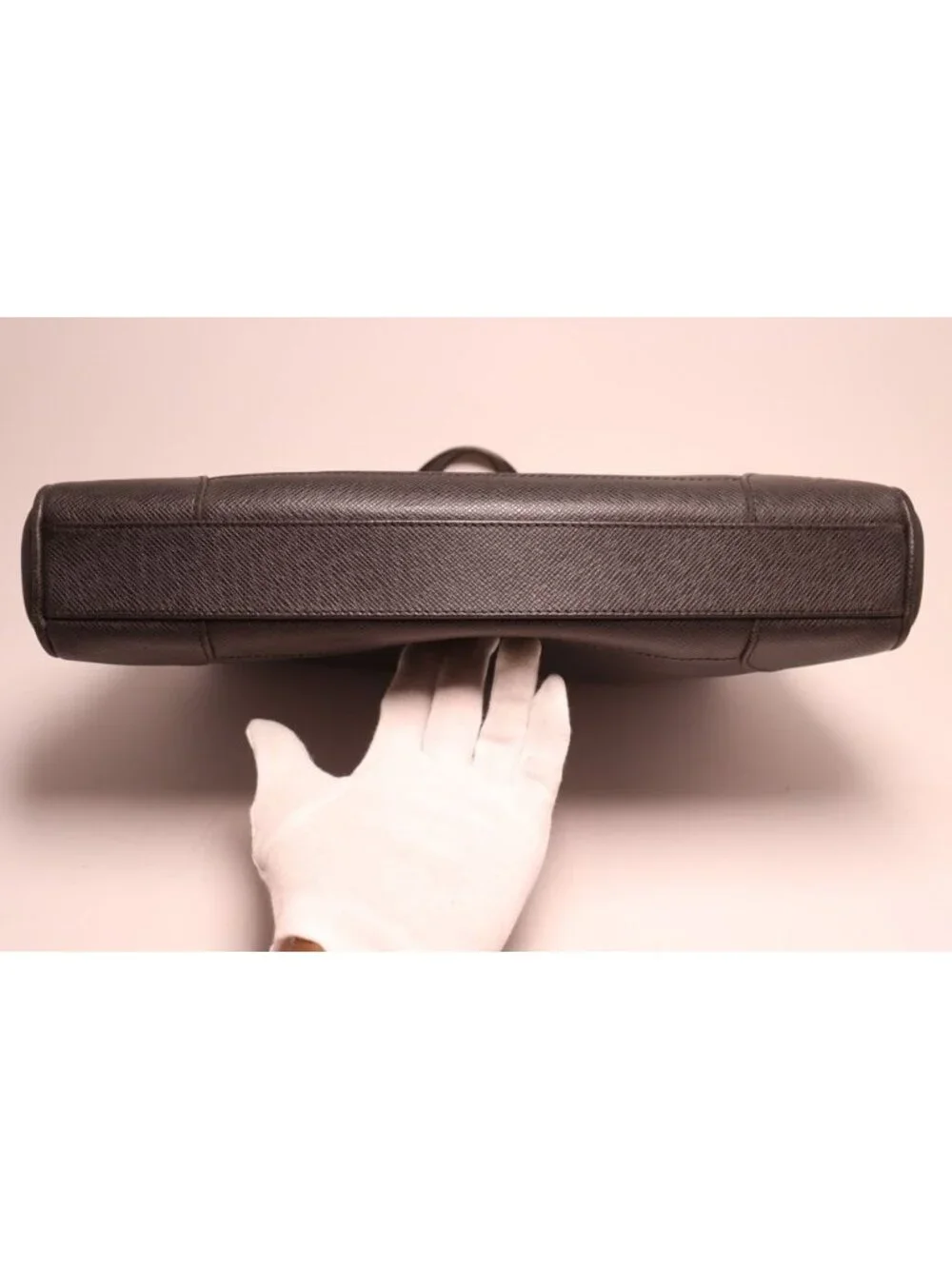 Louis Vuitton Taiga Igor Business Bag